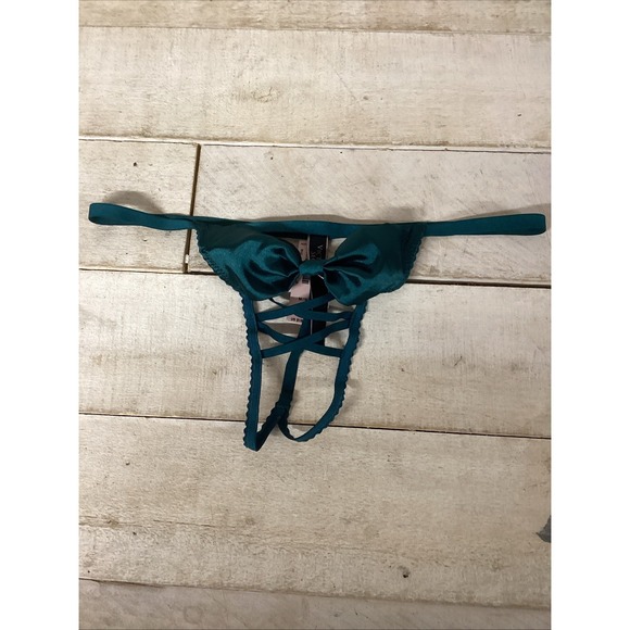 Victoria's Secret DREAM ANGELS Green Crotchless Satin Bow V-String Panty Med NWT - Picture 1 of 3